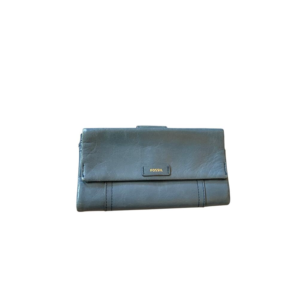 Fossil blue leather wallet with magnetic‎ closure